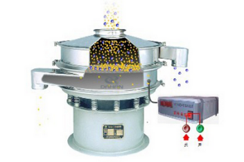 超聲波振動篩工作原理：物料進入超聲波振動篩體內，通過振動電機與超聲波換能器的配合使用實現，物料的篩分，分級，除雜等篩分目的。