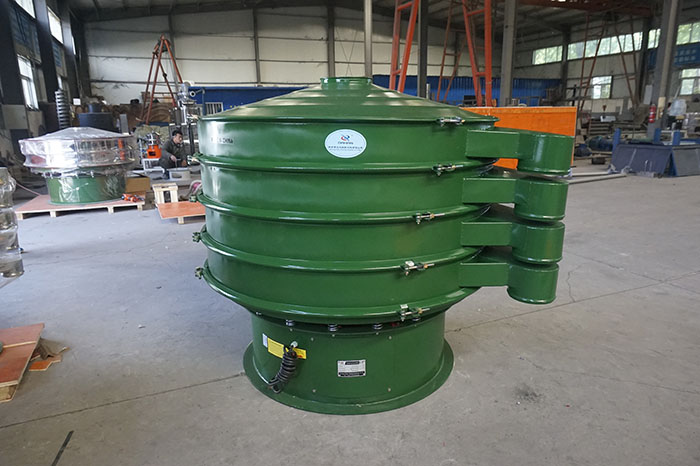 直徑1000mm振動(dòng)篩主要采用的是碳鋼材質(zhì)的直徑為1000mm的振動(dòng)篩，對(duì)于層級(jí)用戶(hù)可根據(jù)自己的需求進(jìn)行選擇。