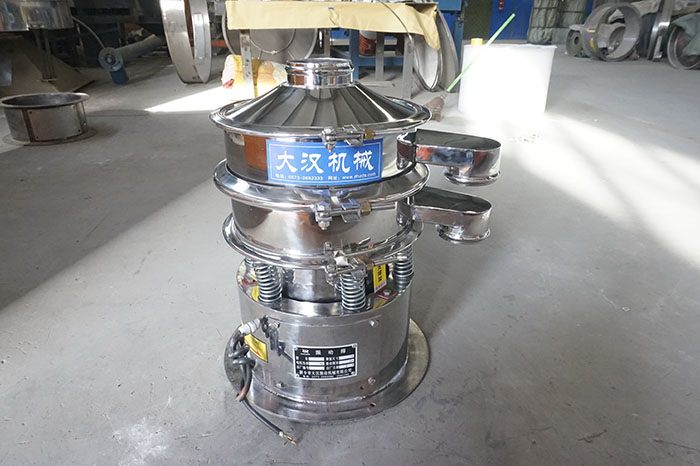 不銹鋼小型振動(dòng)篩材質(zhì)使用不銹鋼與碳制造而成。