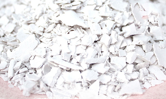 藕粉屬一種堿性的物料,所以對于普通振動篩的選擇就需要注意其材質(zhì)方面。