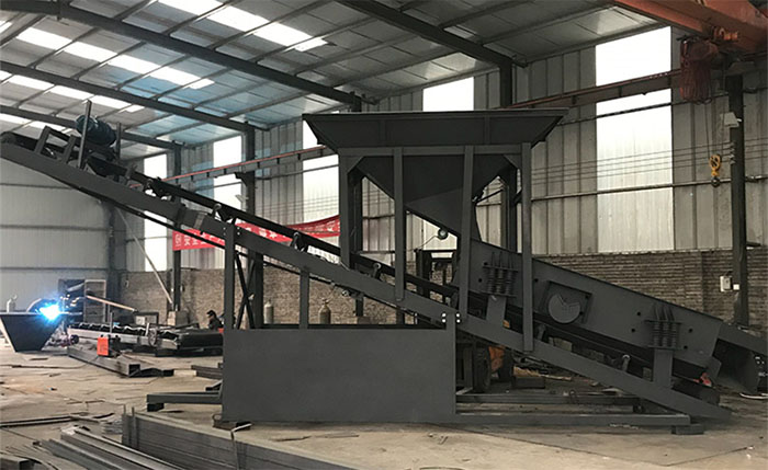 振動篩沙機(jī)產(chǎn)品概述：該產(chǎn)品比較適合河道篩沙，沙場篩沙，篩分效率高，經(jīng)久耐用，不易損壞。