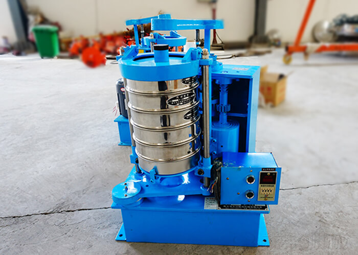 拍擊篩具有水平圓周運動和垂直敲擊運動，下料快、不易堵塞